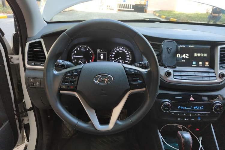 Used Hyundai Tucson 2015 1.6T Dual-Clutch Two-Wheel-Drive Smart Model

