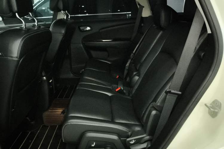 Used Dodge Journey 2016 2.4L Two-Wheel-Drive Touring Edition Interior 4