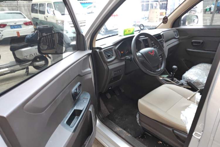 Used Wuling Hongguang V 2022 1.5L Jingqu Edition Electric-Assist LAR
