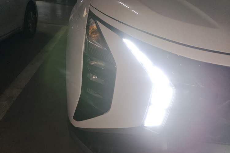 Used Hyundai ix35 2023 Musso 2.0L Prestige LUX Edition Right Front Headlight