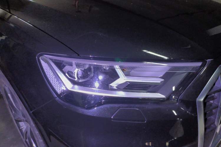Used Audi Q7 2022 55 TFSI quattro S line Sport model Right Front Headlight