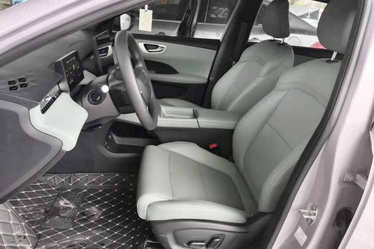 Used Roewe D6 2025 450km Deluxe Edition
