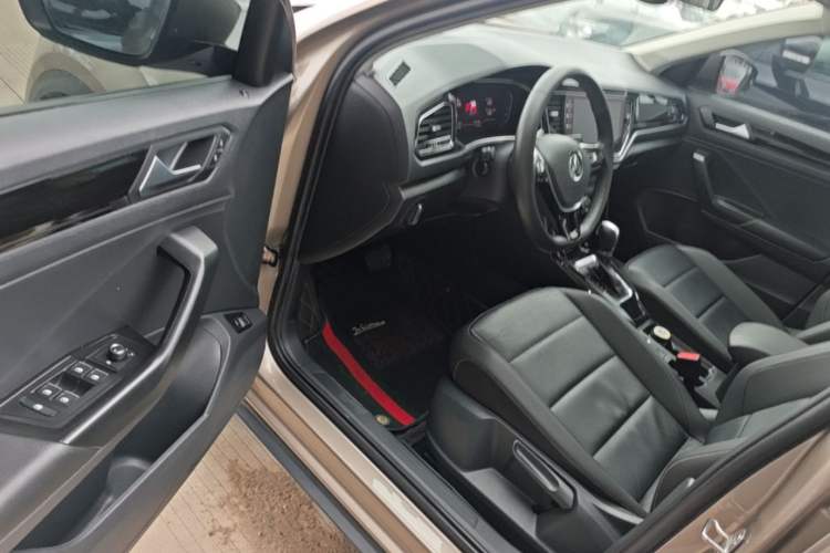 Used Volkswagen T-ROC 2021 280TSI DSG Two-Wheel Drive Comfort Connect Edition Driver Seat