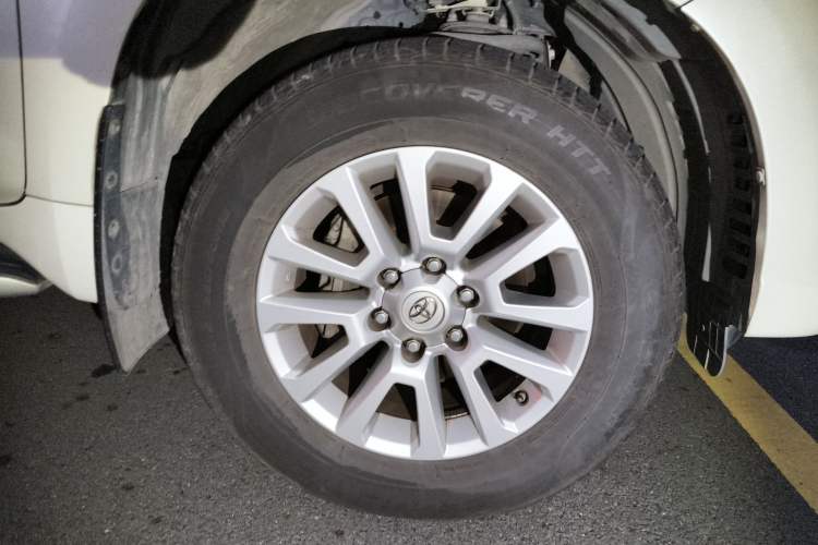 Used Toyota Prado 2016 3.5L Automatic VX NAVI Right Front Wheel Hub