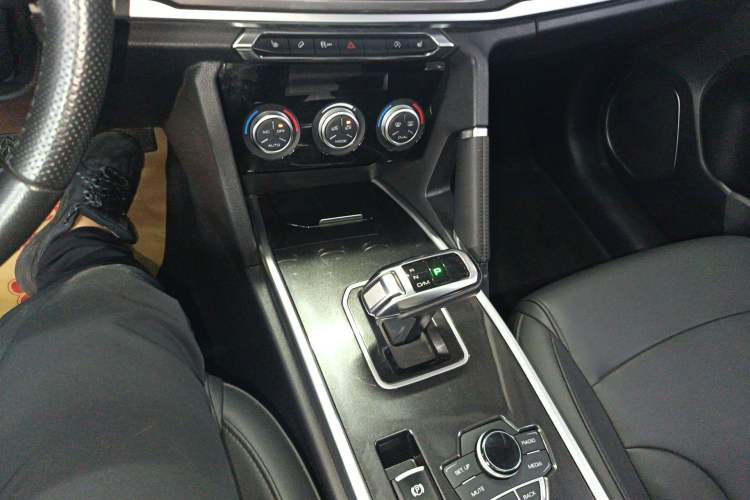 Used Haval H6 2018 Red-Label Sport Edition 1.5T Automatic Two-Wheel Drive Elite Model Gear Lever