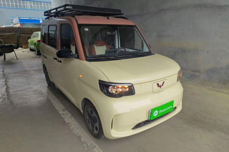 Used Wuling Zhiguang New Energy 2025 Comfort Model Front Right 45 Deg