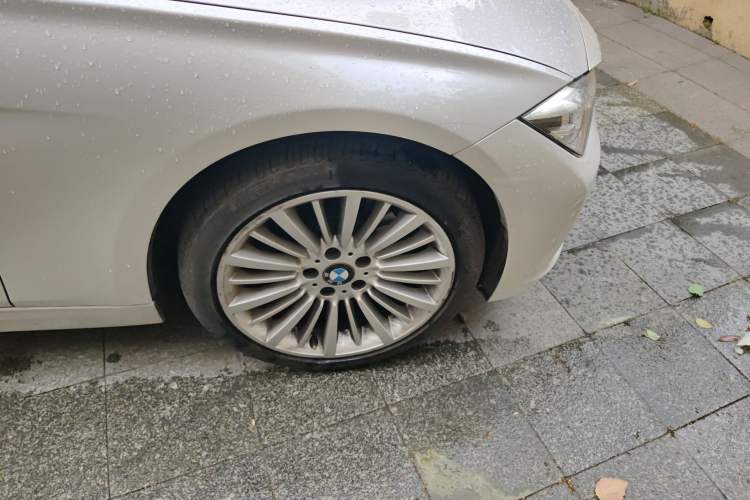 Used BMW 3 Series 2018 320Li Fashion Model Right Front Wheel Hub