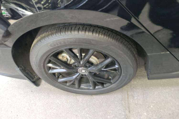 Used BYD Han 2024 DM-i Glory Edition 121KM Elite Model Right Rear Wheel Hub