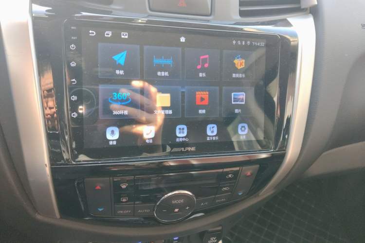 Used Nissan Navara 2017 2.5L Automatic 4x4 Luxury Edition QR25 Audio And AC Panel