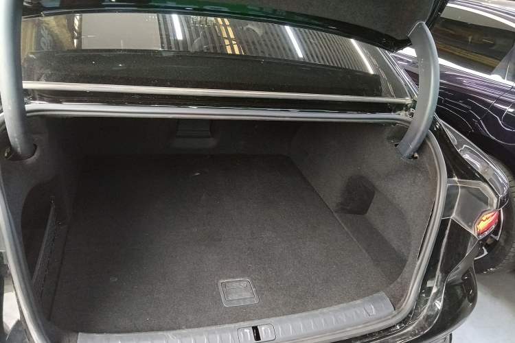 Used VOYAH PASSION 2023 Four-Wheel Drive Long-Range Version Trunk