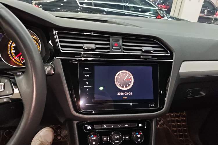 Used Volkswagen Tiguan L 2019 Updated Version 330TSI Automatic Two-Wheel Drive Panoramic Comfort Edition China VI Standard Audio And AC Panel