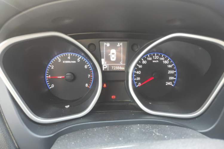 Used Geely Auto GX7 2015 Sports Edition 2.0L Automatic Luxury Model Odometer Close Up