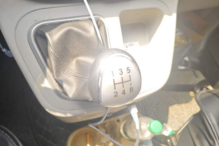 Used JAC Refine M3 2019 PLUS Creator Edition 1.8L Luxury Smart Model Gear Lever