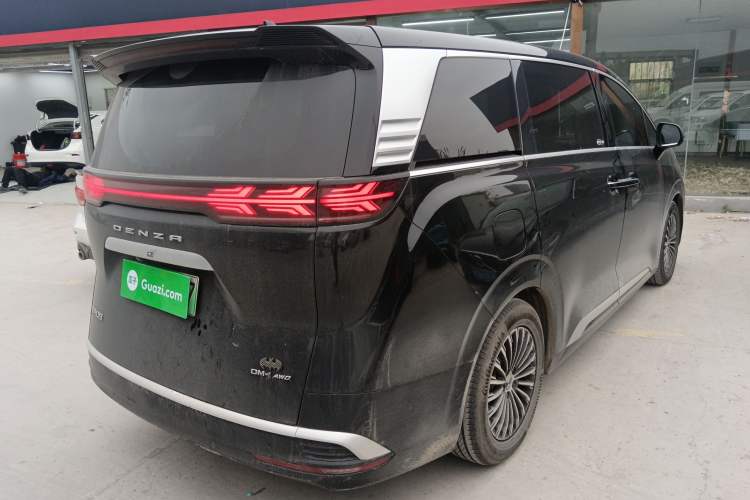 Used Denza D9 2024 DM-i 980 Four-Wheel Drive Flagship Model Rear Right 45 Deg