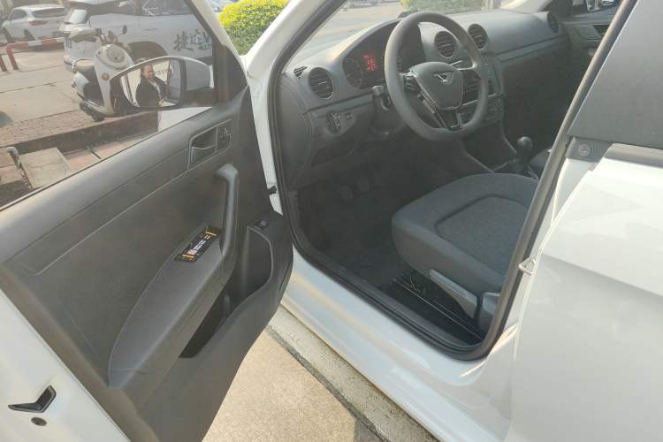 Used Jetta VA3 2025 Model, Facelifted 1.5L Manual—Ambitious Edition
