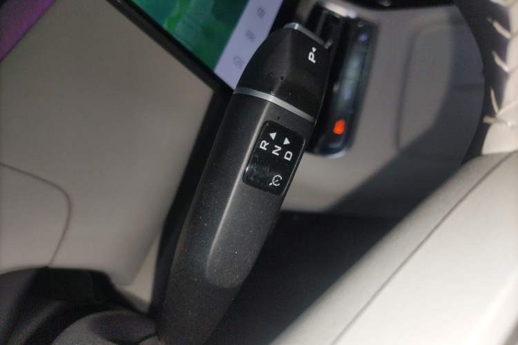 Used CHANGAN NEVO Q05 2026 Model 506 Max Gear Lever