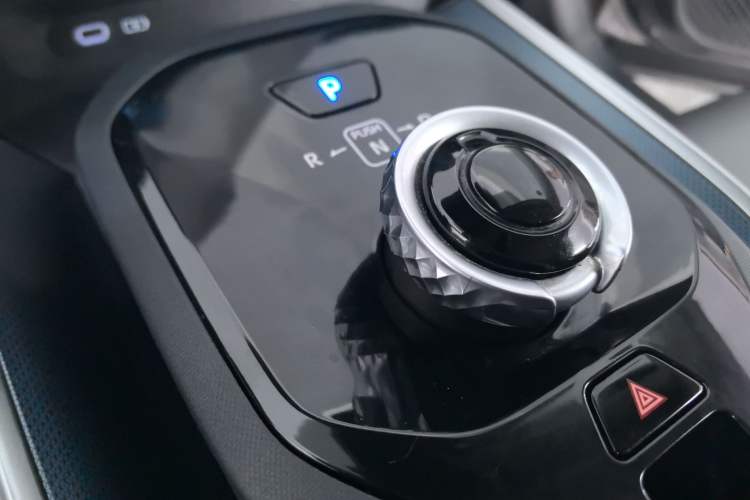 Used Toyota bZ3 2023 517 km Elite PRO Gear Lever