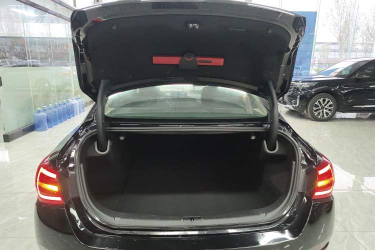 Used Hongqi H5 2019 30TD Dynamic Edition Trunk