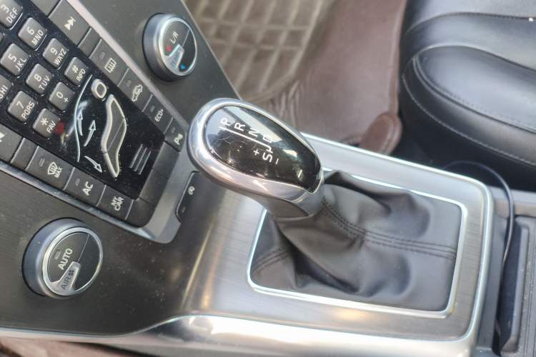 Used Volvo V40 2016 T3 Zhiyi Edition