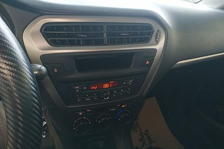 Used Peugeot 301 2016 1.6L Manual Comfort Edition Audio And AC Panel