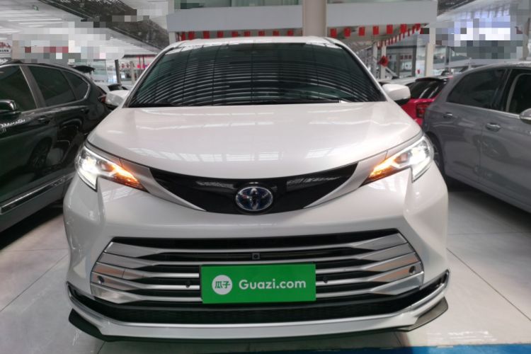 Used Toyota Sienna 2023 2.5L Hybrid Platinum Edition