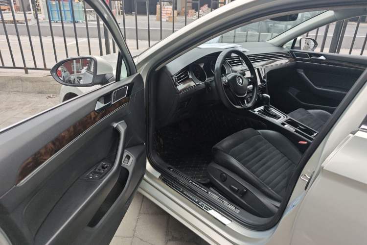 Used Volkswagen Magotan 2017 380TSI DSG Luxury Model