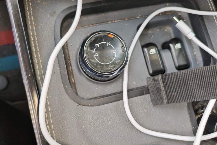 Used Wuling Yangguang 2024 300KM Comfort Version Passenger Van 75kW
