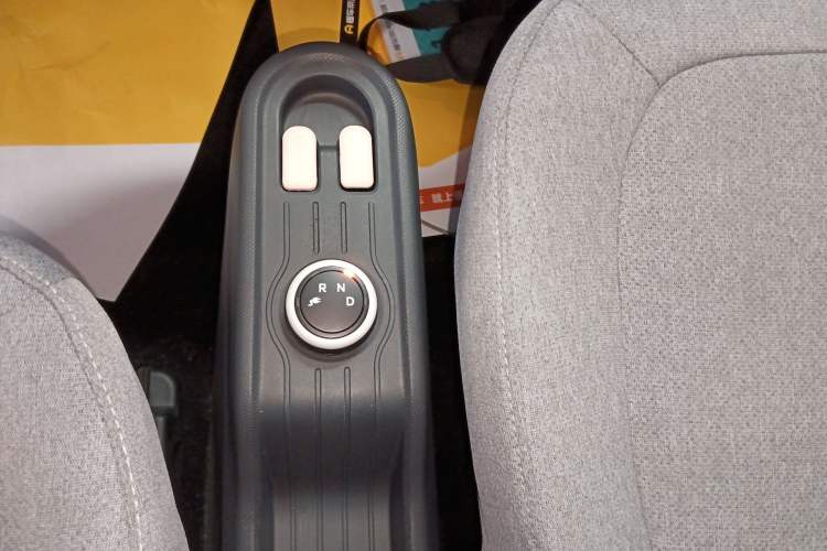 Used Wuling Hongguang MINIEV 2022 Macaron Fashion Edition Lithium-Nickel-Cobalt-Alpha-oxide Gear Lever