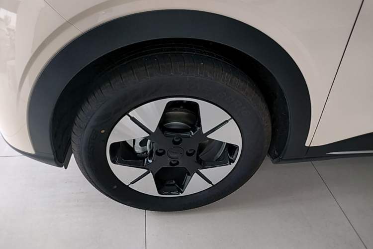 Used Geely Galaxy Geome 2025 310km Dream Edition Left Front Wheel Hub