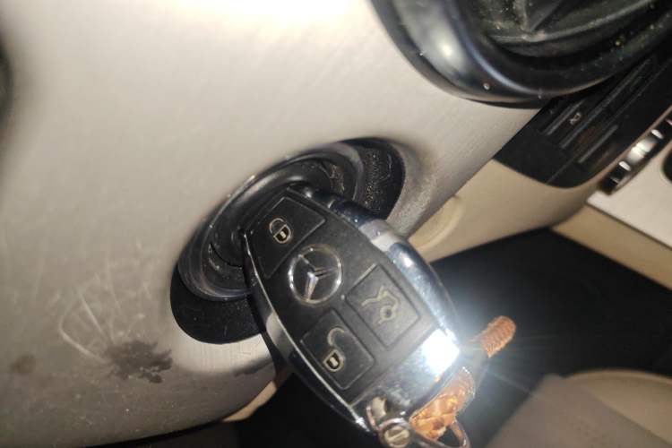 Used Mercedes-Benz GLK-Class 2013 GLK 300 4MATIC Dynamic Sunroof Model