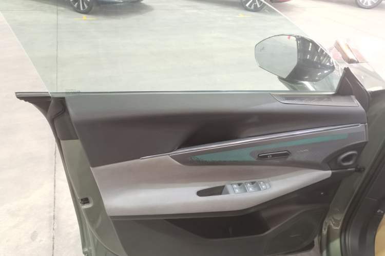 Used Lynk & Co 08 EM-P 2023 220km All-Wheel-Drive Performance Halo