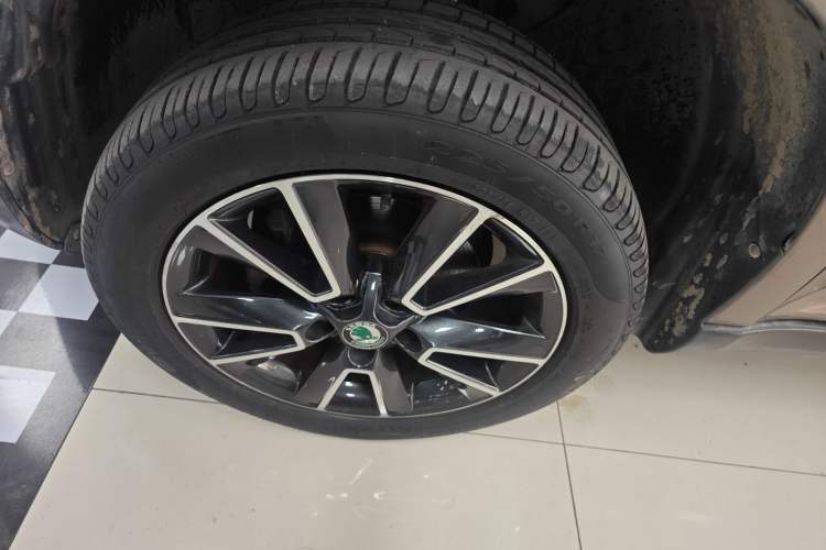 Used Skoda Yeti 2013 1.8T DSG Prestige Edition Left Front Wheel Hub