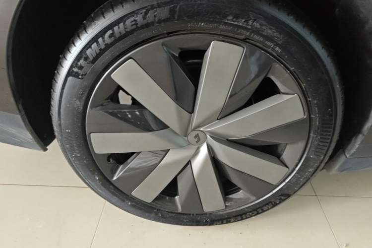 Used Li Auto i6 2025 Model Two-Wheel-Drive Standard Type Right Rear Wheel Hub