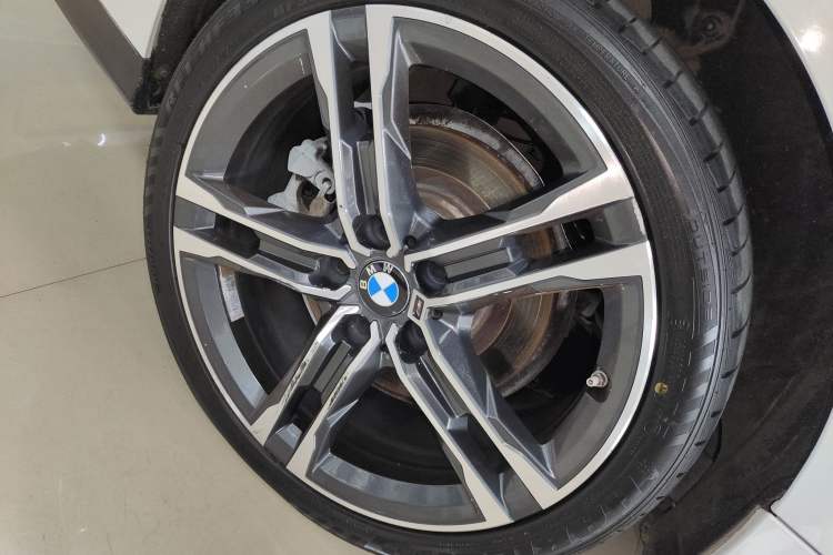 Used BMW 2 Series 2021 225i 4-Door Coupe M Sport Package Right Rear Wheel Hub