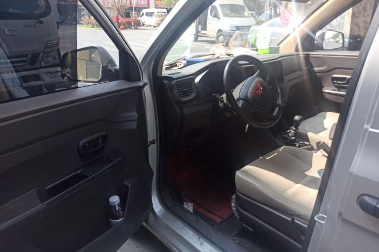 Used Wuling Hongguang V 2022 1.5L Jingqu Edition Electric-Assist LAR