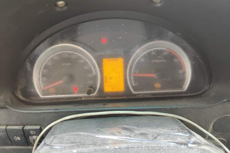 Used Dongfeng Yufeng 2018 2.3TA100 Standard Edition Logistics Vehicle Short Wheelbase Mid-Roof Design 5-9 Seater Powered by WP2.3
