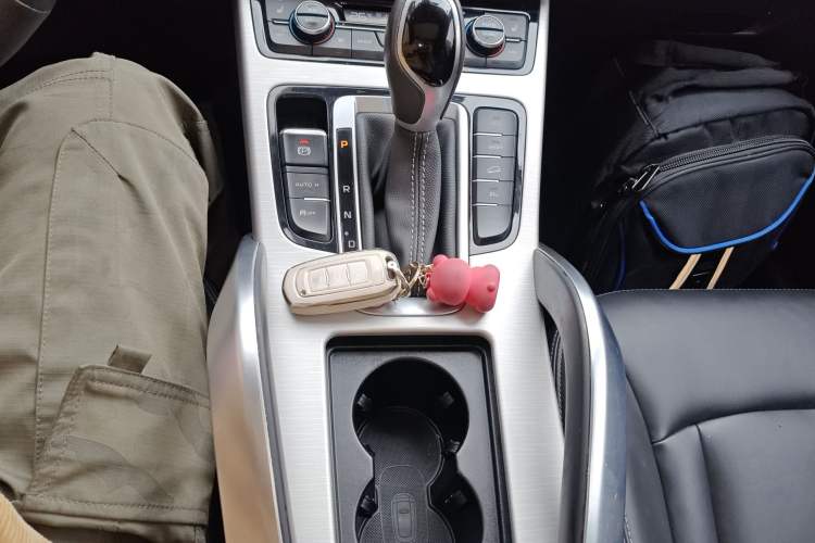 Used Geely Auto Emgrand X7 Sport 2018 1.8TD Automatic Two-Wheel Drive Smart 4G Connected Version
