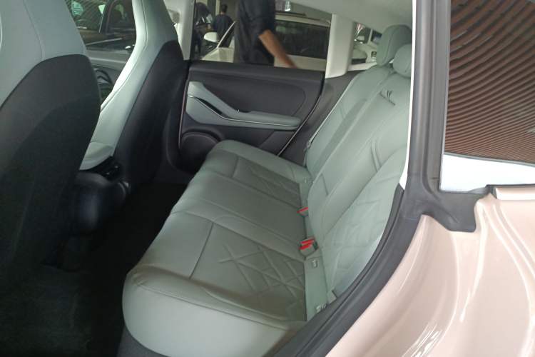 Used Nio ET5 2022 75 kWh Left Rear Seat