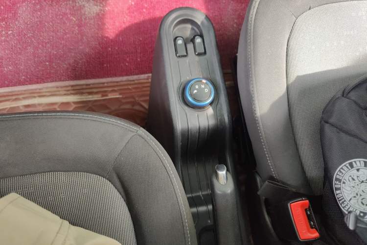 Used Wuling Hongguang MINIEV 2021 Macaron Fashion Model Lithium Iron Phosphate Gear Lever