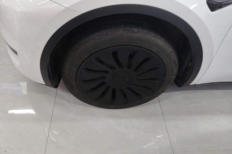 Used Tesla Model Y 2023 Rear-Wheel-Drive Version Left Front Wheel Hub