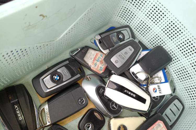 Used BMW 5 Series 2014 525Li Leading Model
