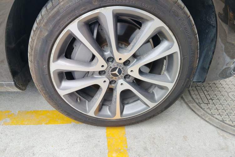 Used Mercedes-Benz E-Class 2018 Facelift E 300 L Luxury Edition Right Front Wheel Hub