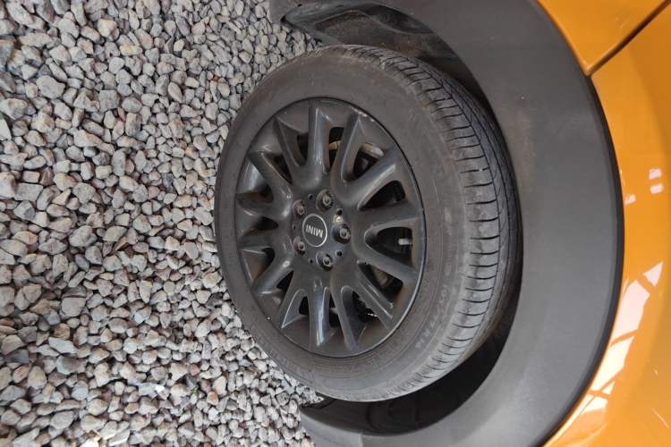 Used MINI 2015 1.5T COOPER Fun Five-Door Edition Right Front Wheel Hub