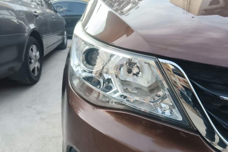 Used Baojun 730 2016 Revised 1.5L Manual Standard Version 7 Seats China V Emission Standard Right Front Headlight