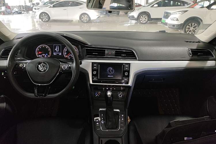 Used Volkswagen Lamando 2019 230TSI DSG Fashion Edition China VI
