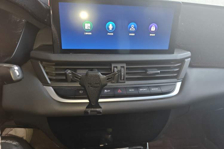 Used Dongfeng Aeolus Yixuan 2020 230T Automatic Advanced Edition Audio And AC Panel