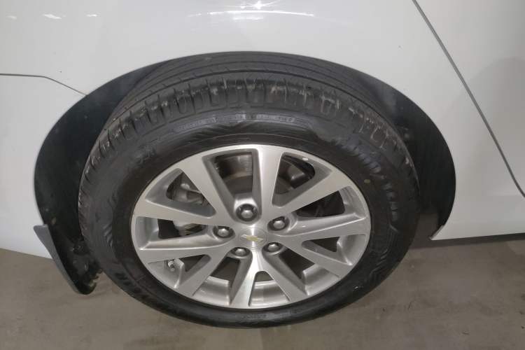 Used Chevrolet Malibu 2018 530T Automatic Luxury Edition Right Rear Wheel Hub