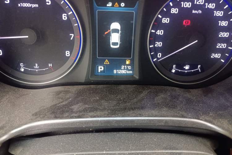 Used Hyundai Mistra 2014 1.8L Automatic Deluxe DLX Model Odometer Close Up