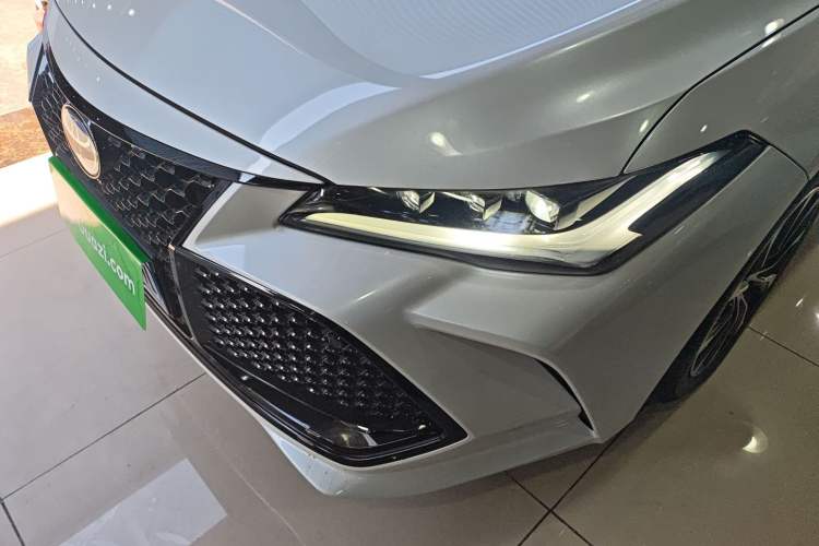 Used Toyota Avalon 2023 Dual-Engine 2.5L Luxury Edition
