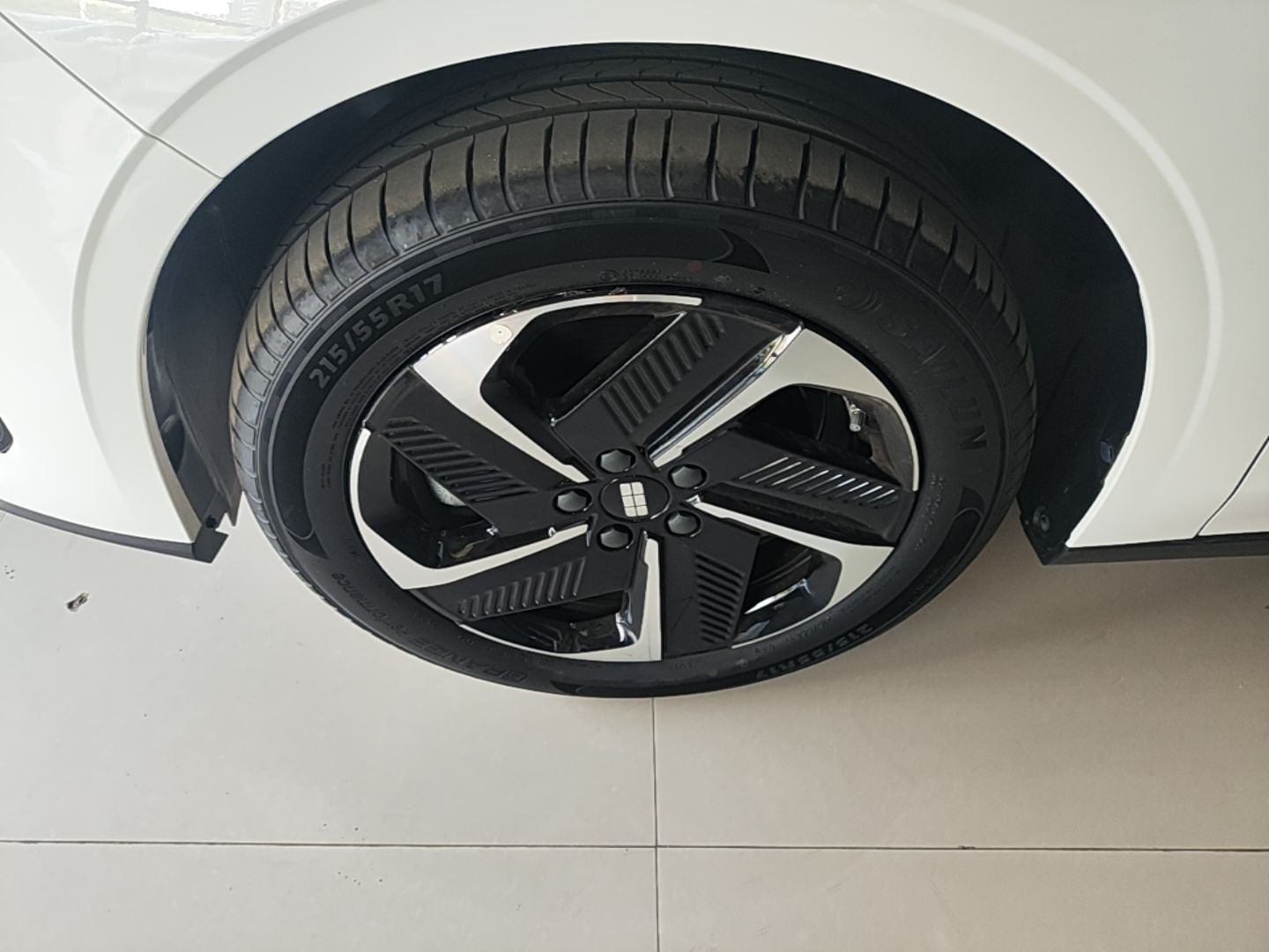 Geely Galaxy L6 2025 EM-i 140km Explorer+ Edition — снимка 10